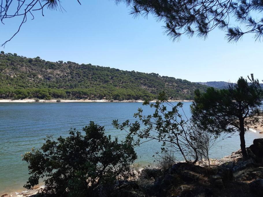 Acogedor Apartamento Con Bellas Vistas Al Embalse Сан-Мартин-де-Вальдейглесьяс Экстерьер фото